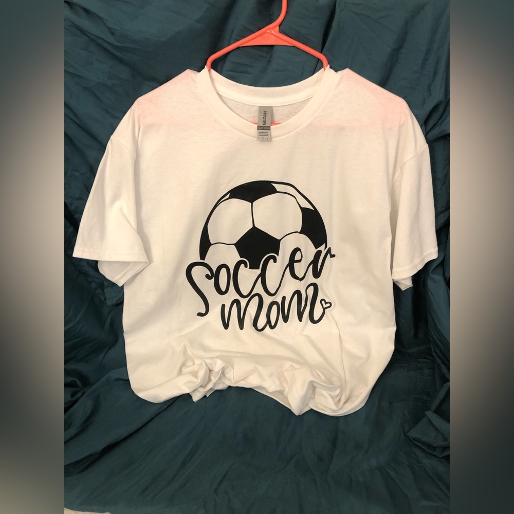I make shirts!! Soccer Mom ⚽️